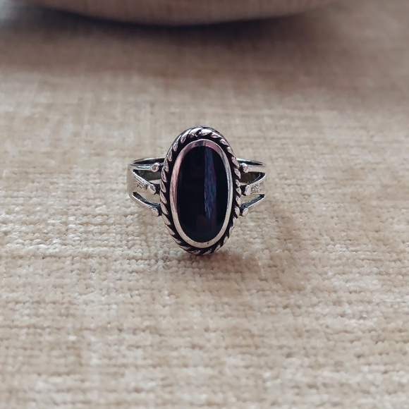 Silver Onyx Ring - Picture 5 of 10